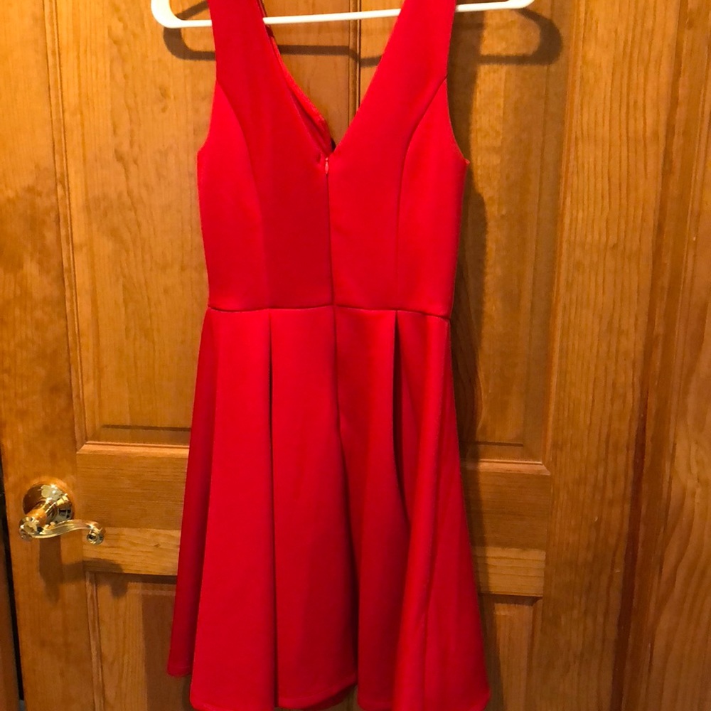 Red dress - Picture 2 of 4